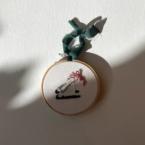Broderie faite à la main | Ornement - Patins