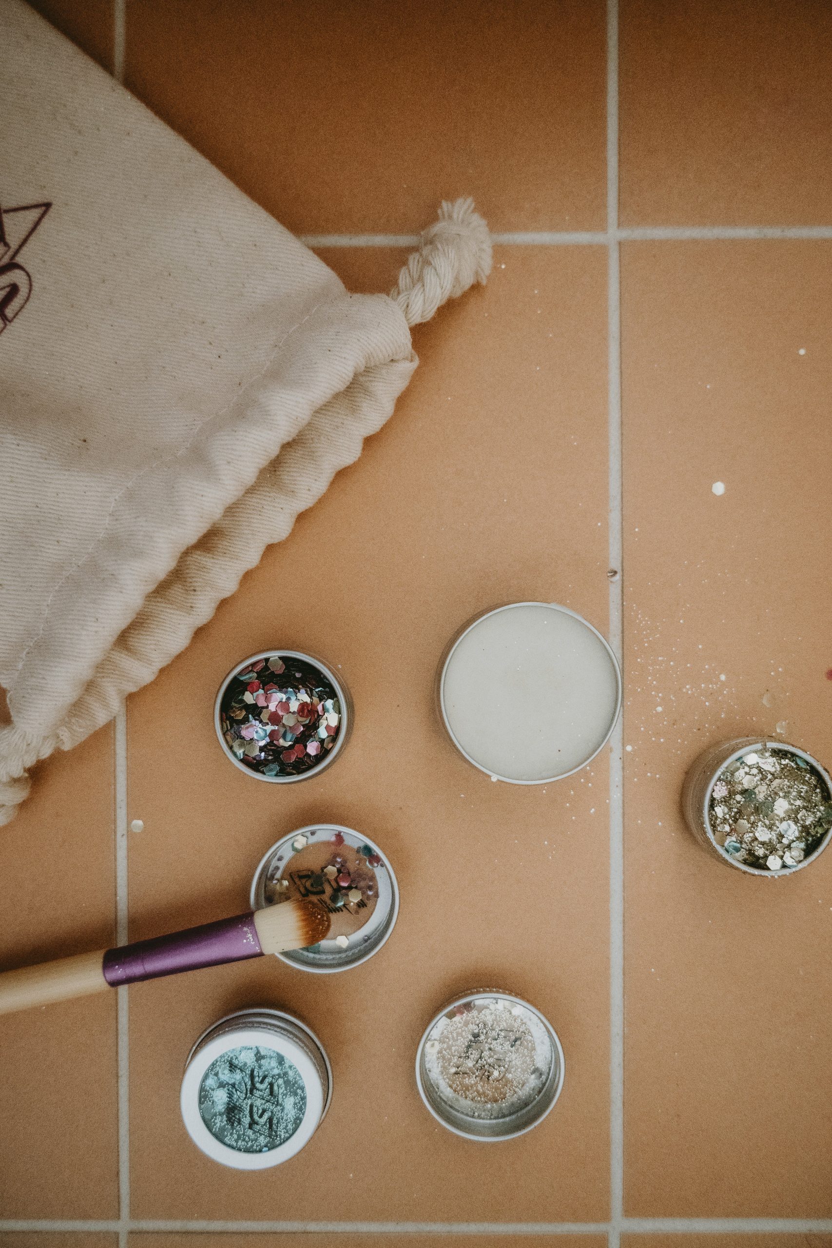 Baume applicateur de paillettes - Beurre de karité – Image 4