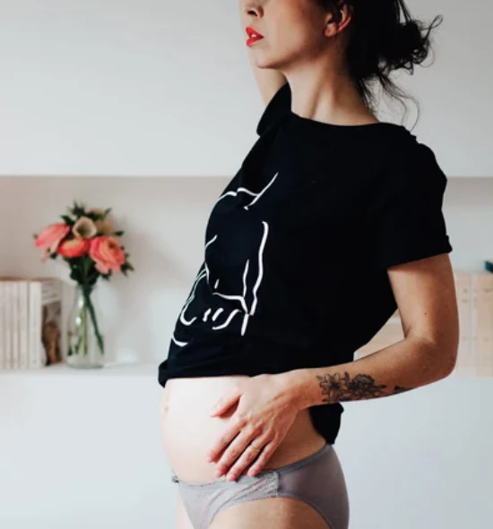 T-shirt d'allaitement - Motherhood – Image 8